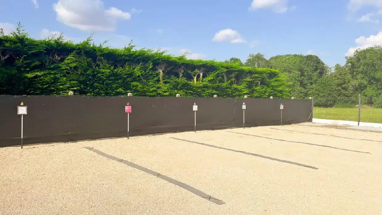 Le parking privé et sécurisé de L’Escale Arc-en-Ciel